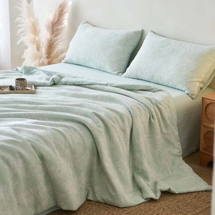 91家纺网 家纺一手货源 找家纺 如一 2026新款60S全棉色织提花三层纱夏被四件套-诗韵系列 诗韵绿