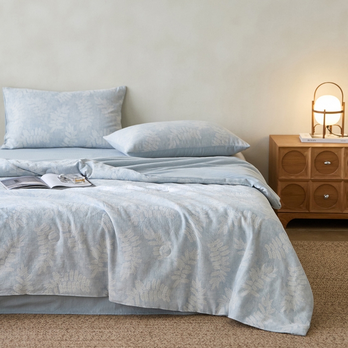 91家纺网 家纺一手货源 找家纺 如一 2026新款60S全棉色织提花三层纱夏被四件套-诗韵系列 诗韵蓝