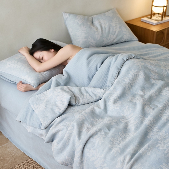 91家纺网 家纺一手货源 找家纺 如一 2026新款60S全棉色织提花三层纱夏被四件套-诗韵系列 诗韵蓝