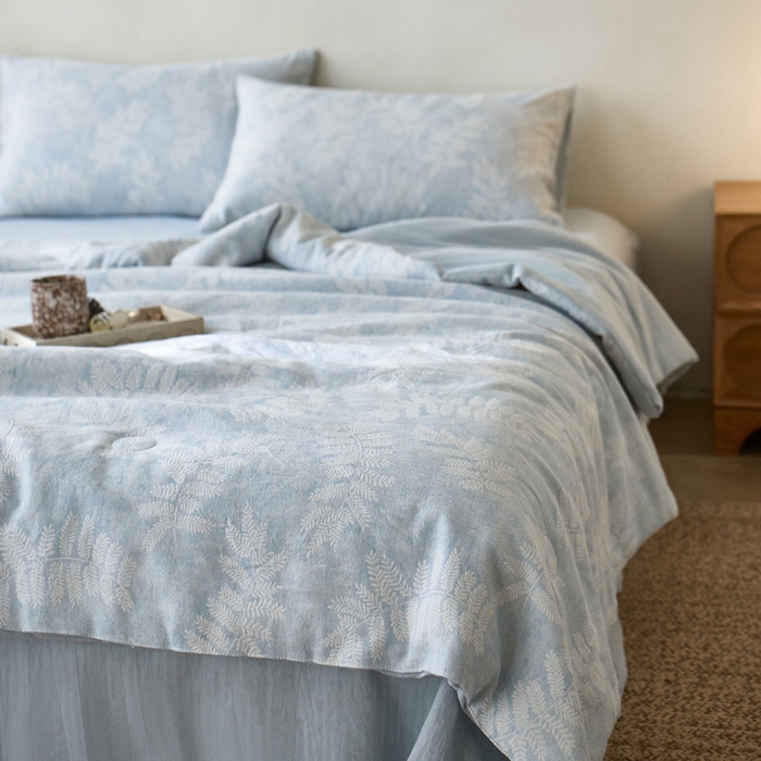 91家纺网 家纺一手货源 找家纺 如一 2026新款60S全棉色织提花三层纱夏被四件套-诗韵系列 诗韵蓝