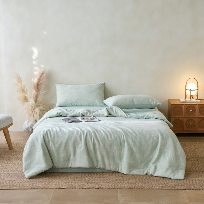 91家纺网 家纺一手货源 找家纺 如一 2026新款60S全棉色织提花三层纱夏被四件套-诗韵系列 诗韵绿