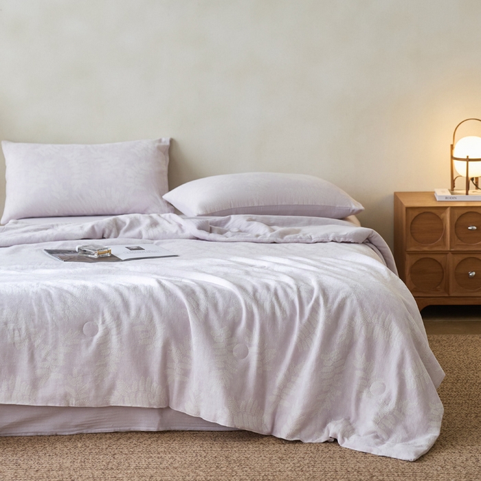 91家纺网 家纺一手货源 找家纺 如一 2026新款60S全棉色织提花三层纱夏被四件套-诗韵系列 诗韵紫