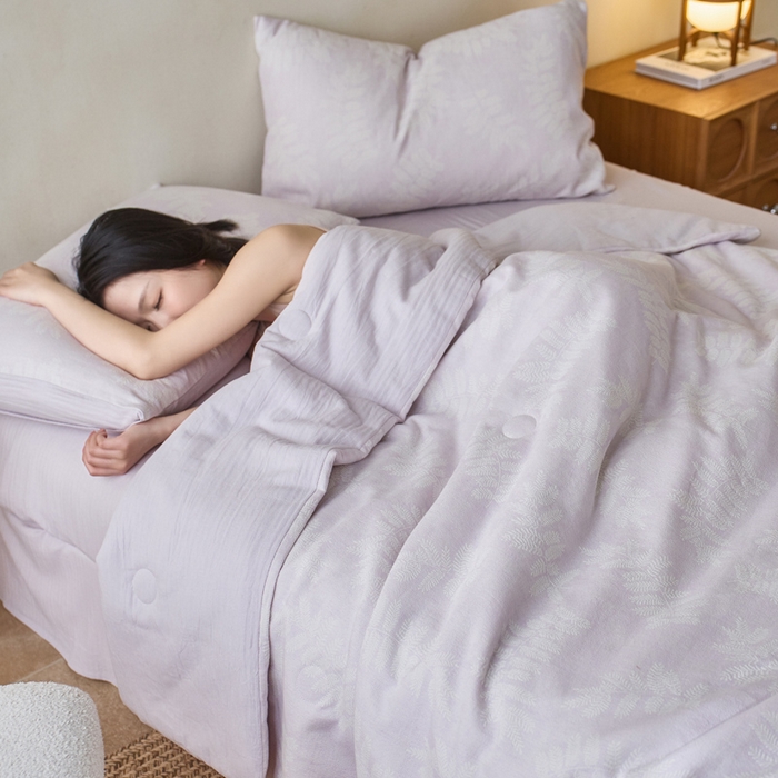 91家纺网 家纺一手货源 找家纺 如一 2026新款60S全棉色织提花三层纱夏被四件套-诗韵系列 诗韵紫