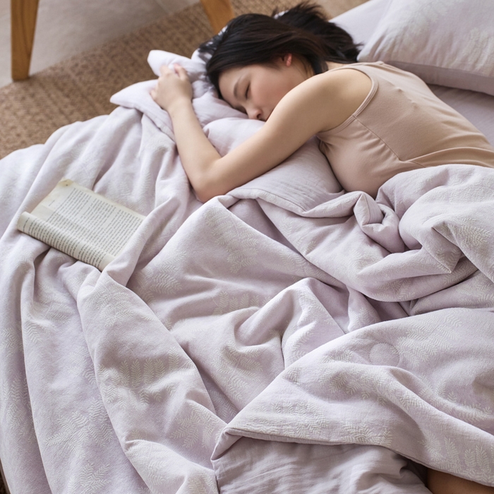 91家纺网 家纺一手货源 找家纺 如一 2026新款60S全棉色织提花三层纱夏被四件套-诗韵系列 诗韵紫