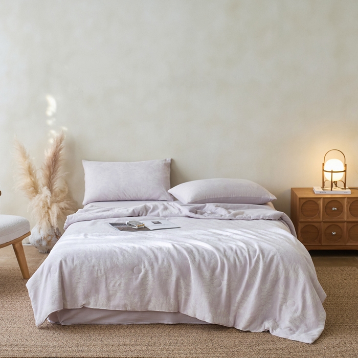 91家纺网 家纺一手货源 找家纺 如一 2026新款60S全棉色织提花三层纱夏被四件套-诗韵系列 诗韵紫