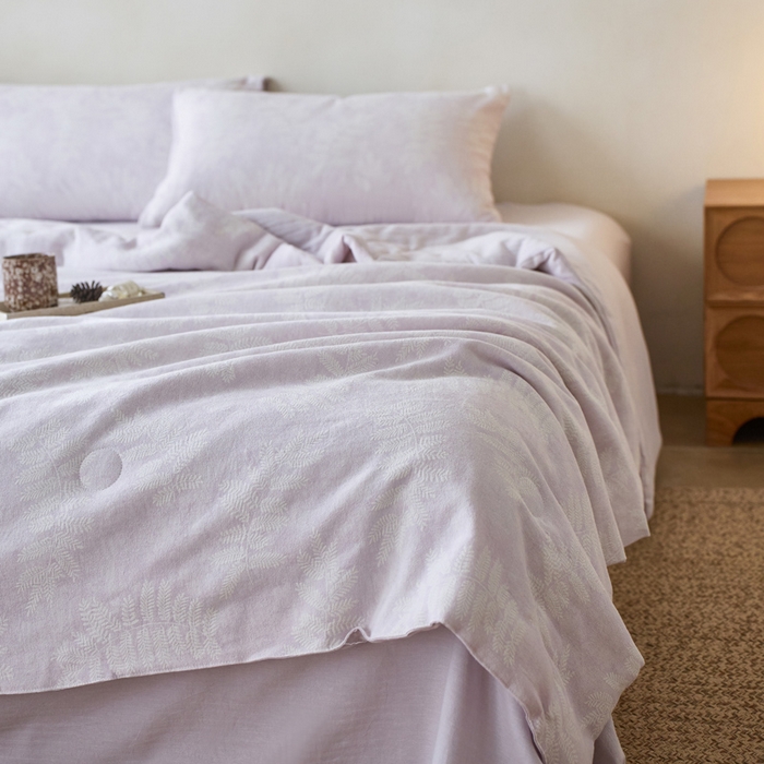 91家纺网 家纺一手货源 找家纺 如一 2026新款60S全棉色织提花三层纱夏被四件套-诗韵系列 诗韵紫