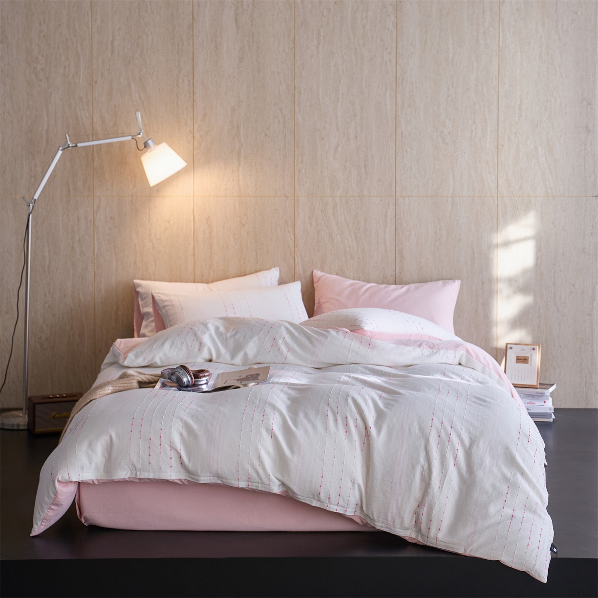 91家纺网 家纺一手货源 找家纺 安莱生活  2026年新款菊花纱缎染全棉提花云染织梦四件套 云染织梦-嫩粉