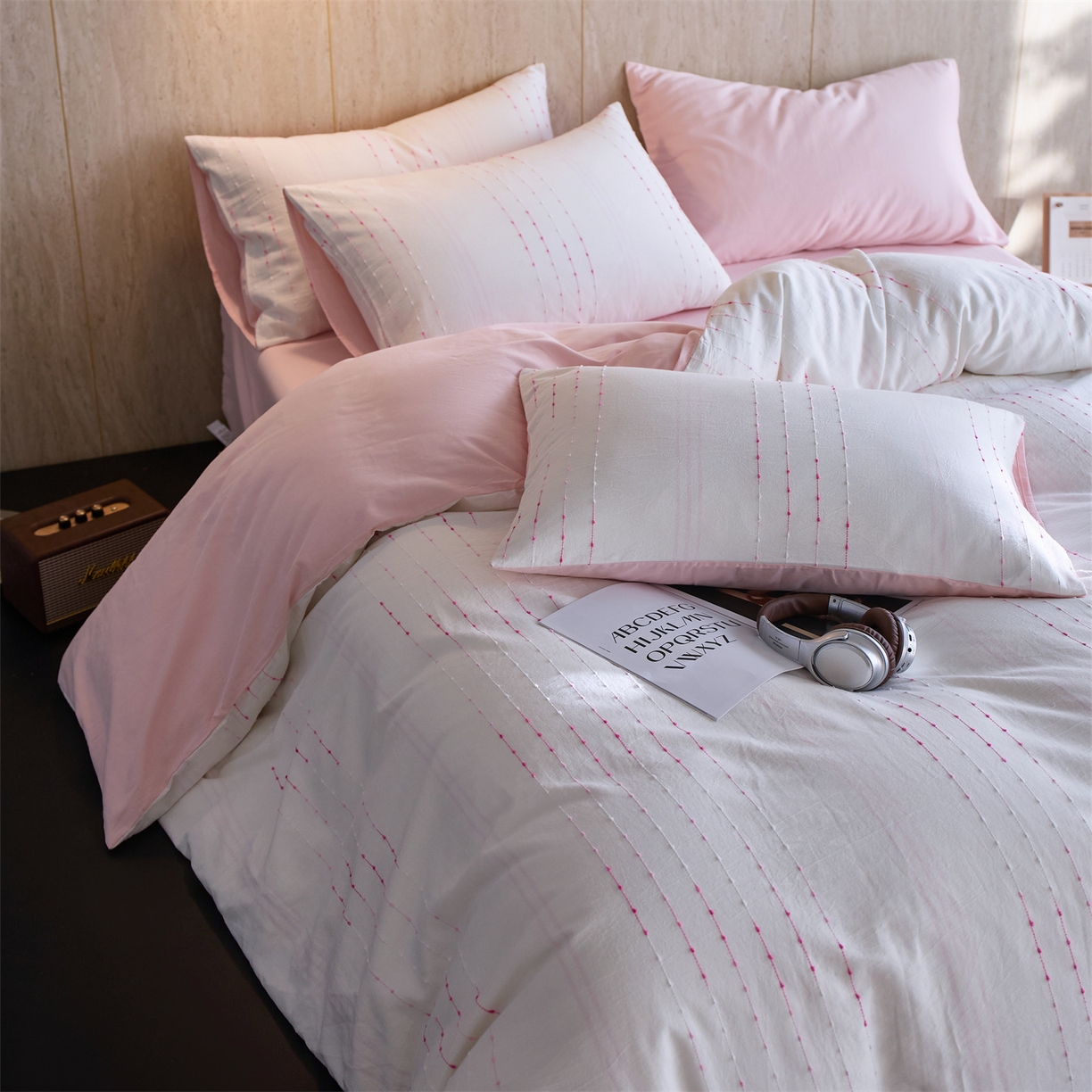 91家纺网 家纺一手货源 找家纺 安莱生活  2026年新款菊花纱缎染全棉提花云染织梦四件套 云染织梦-嫩粉