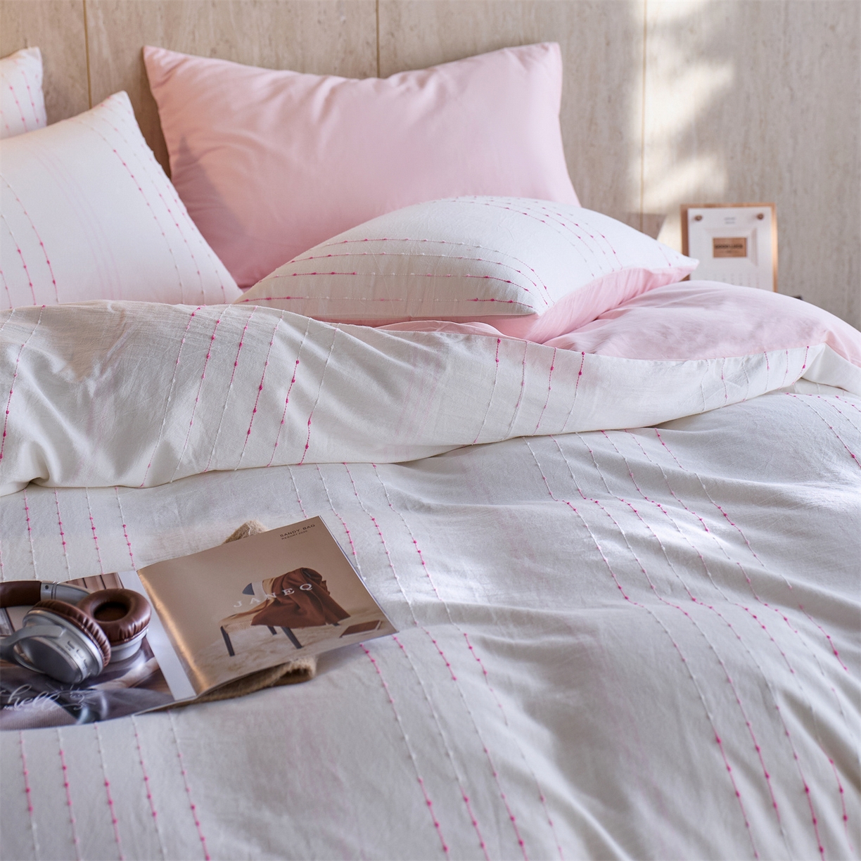 91家纺网 家纺一手货源 找家纺 安莱生活  2026年新款菊花纱缎染全棉提花云染织梦四件套 云染织梦-嫩粉