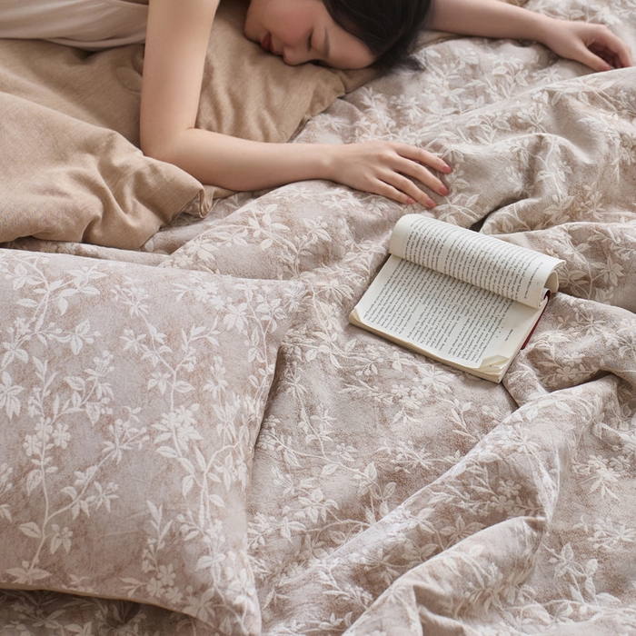 91家纺网 家纺一手货源 找家纺 如一 2026新款60S全棉色织提花三层纱夏被四件套叶蔓系列 叶蔓咖