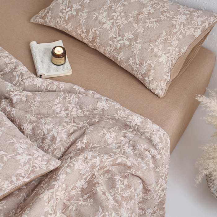 91家纺网 家纺一手货源 找家纺 如一 2026新款60S全棉色织提花三层纱夏被四件套叶蔓系列 叶蔓咖