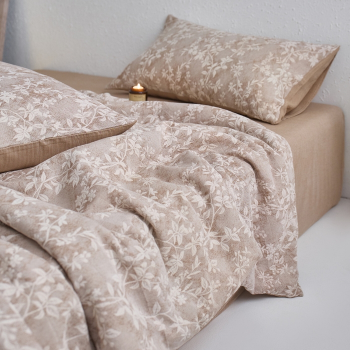 91家纺网 家纺一手货源 找家纺 如一 2026新款60S全棉色织提花三层纱夏被四件套叶蔓系列 叶蔓咖