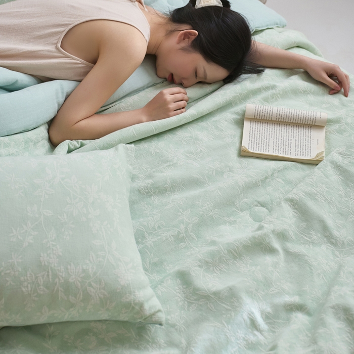 91家纺网 家纺一手货源 找家纺 如一 2026新款60S全棉色织提花三层纱夏被四件套叶蔓系列 叶蔓绿