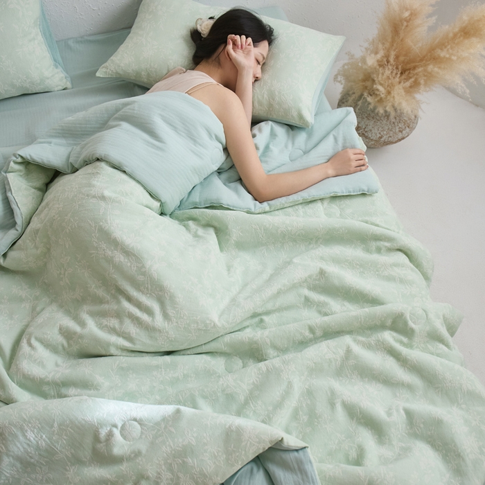 91家纺网 家纺一手货源 找家纺 如一 2026新款60S全棉色织提花三层纱夏被四件套叶蔓系列 叶蔓绿