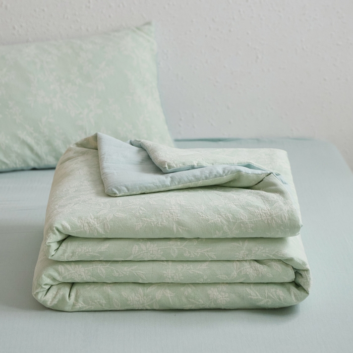 91家纺网 家纺一手货源 找家纺 如一 2026新款60S全棉色织提花三层纱夏被四件套叶蔓系列 叶蔓绿