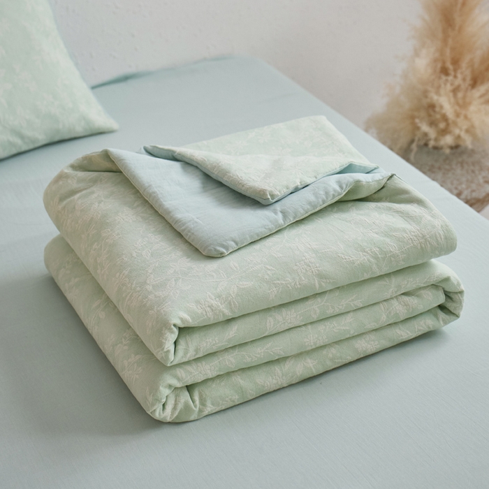 91家纺网 家纺一手货源 找家纺 如一 2026新款60S全棉色织提花三层纱夏被四件套叶蔓系列 叶蔓绿