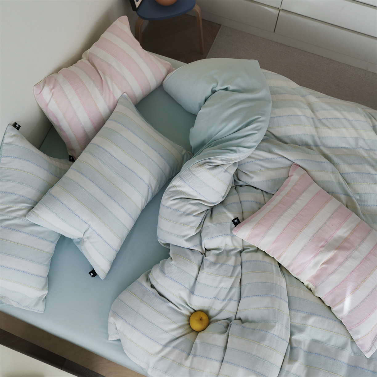 91家纺网 家纺一手货源 找家纺 安莱生活 2026年新款菊花纱缎染纱布全棉提花奶油布丁四件套 奶油布丁-淡蓝