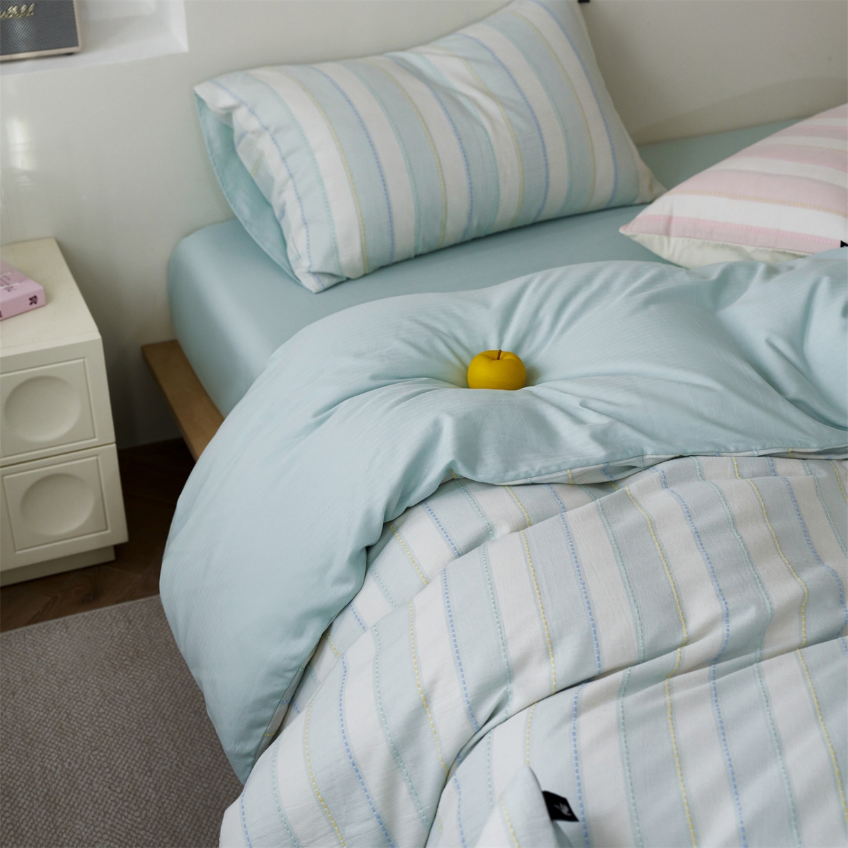 91家纺网 家纺一手货源 找家纺 安莱生活 2026年新款菊花纱缎染纱布全棉提花奶油布丁四件套 奶油布丁-淡蓝