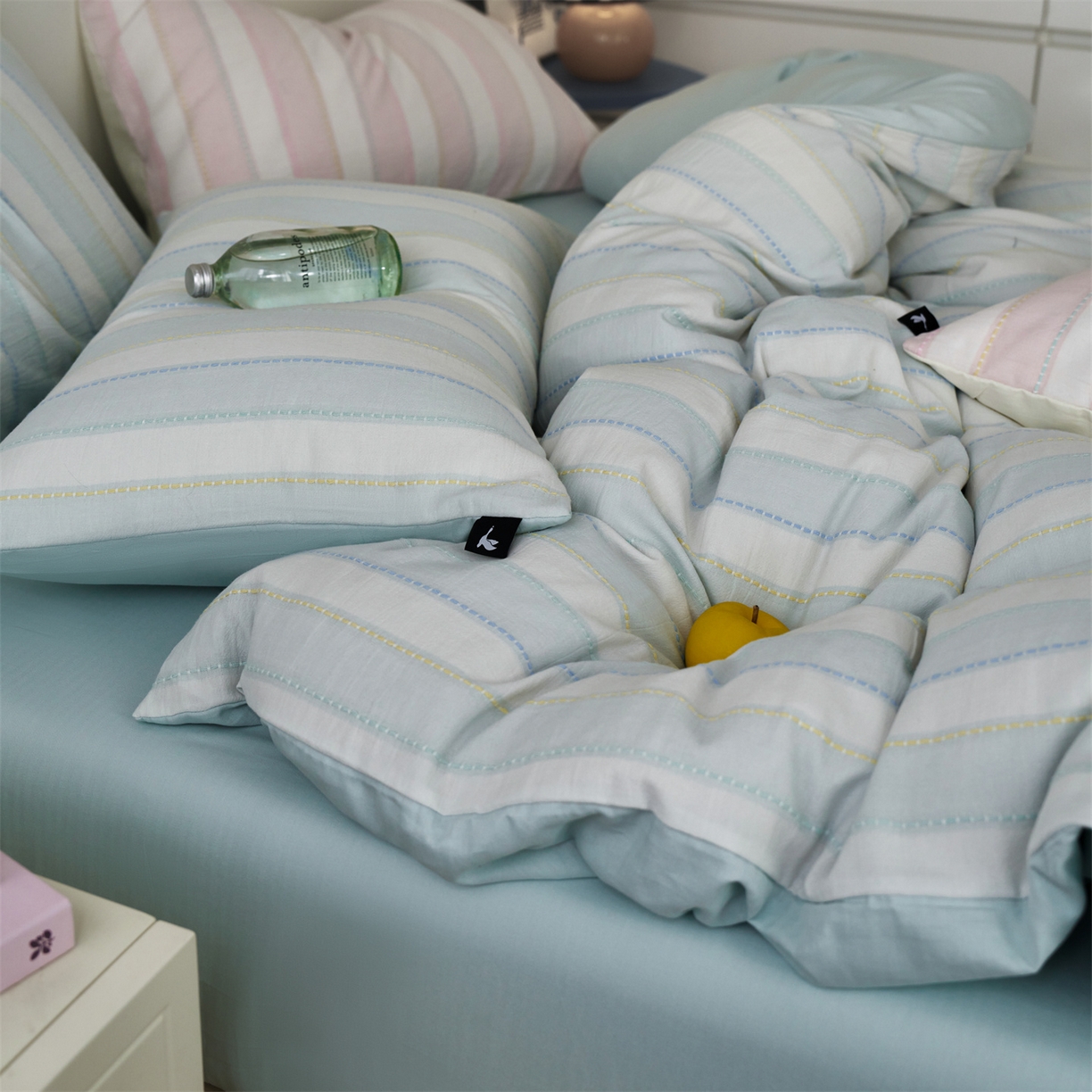 91家纺网 家纺一手货源 找家纺 安莱生活 2026年新款菊花纱缎染纱布全棉提花奶油布丁四件套 奶油布丁-淡蓝