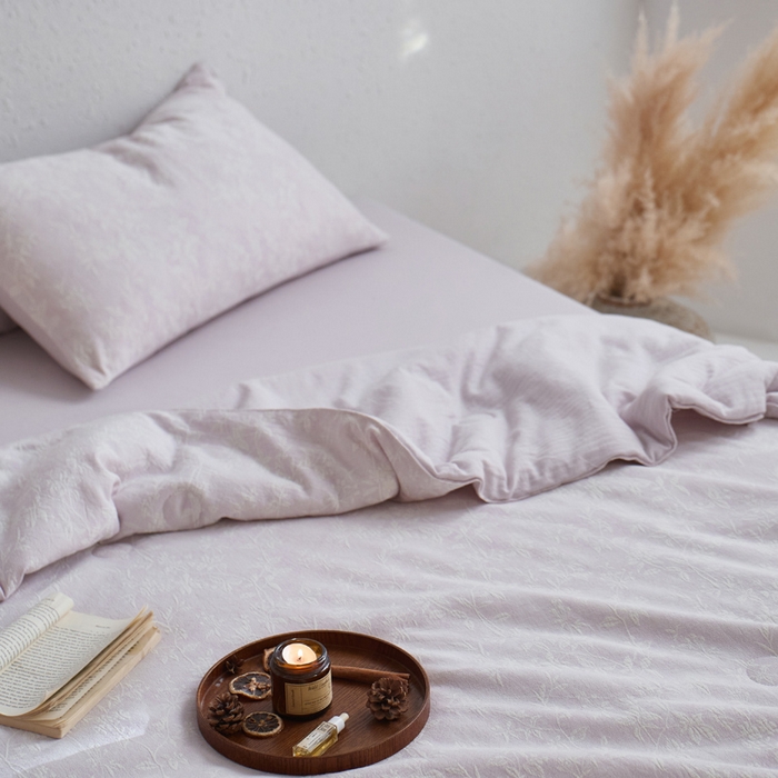 91家纺网 家纺一手货源 找家纺 如一 2026新款60S全棉色织提花三层纱夏被四件套叶蔓系列 叶蔓紫