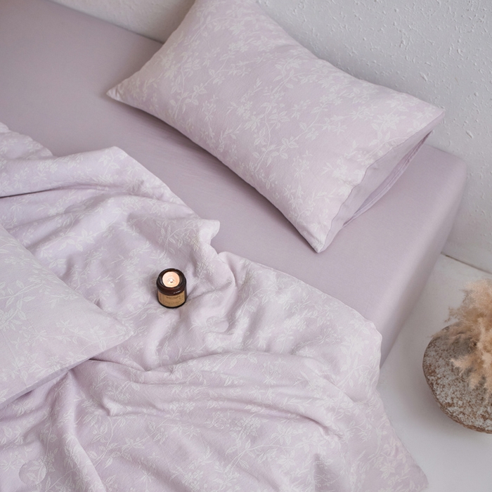 91家纺网 家纺一手货源 找家纺 如一 2026新款60S全棉色织提花三层纱夏被四件套叶蔓系列 叶蔓紫