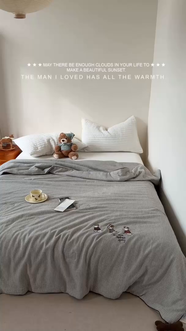 91家纺网 家纺一手货源 找家纺 一户屋（原有货）2026新款哈吉斯色织棉麻绣花夏被春秋被 细条灰