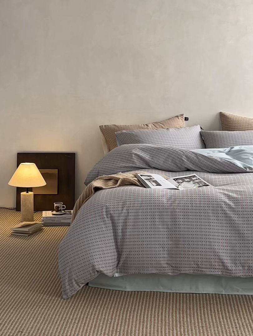 91家纺网 家纺一手货源 找家纺  安莱生活 2026年新款水洗棉提花松栗小禾四件套 松栗小禾-灰蓝