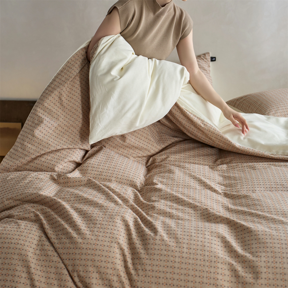 91家纺网 家纺一手货源 找家纺  安莱生活 2026年新款水洗棉提花松栗小禾四件套 松栗小禾-米黄