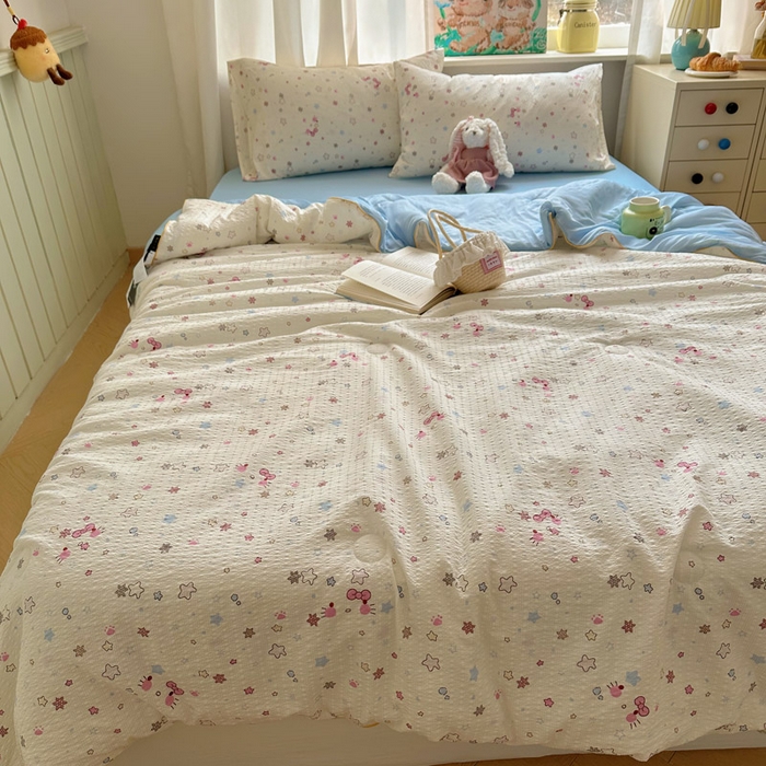 91家纺网 家纺一手货源 找家纺 几禾 2026新款泡芙纱单夏被夏凉被空调被-凉糖系列（凉而不冰的触感，清凉与柔软兼得） 凉糖-躲猫猫