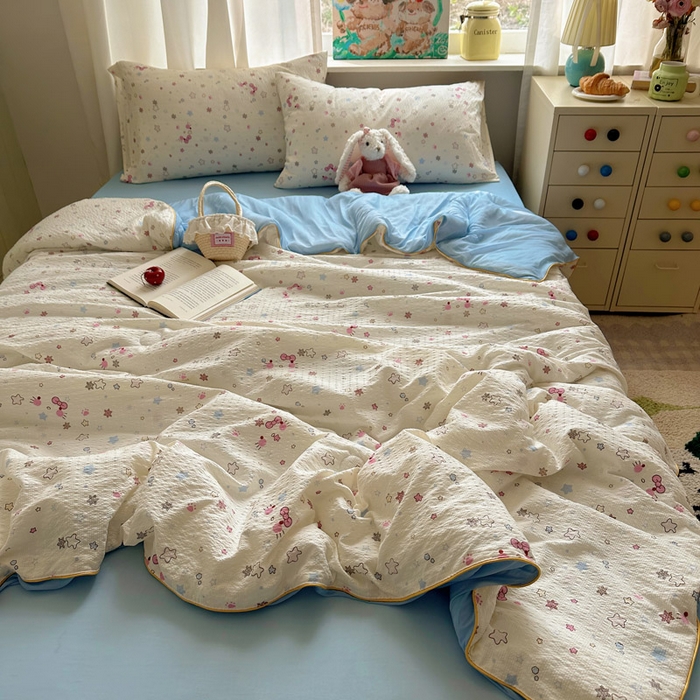 91家纺网 家纺一手货源 找家纺 几禾 2026新款泡芙纱单夏被夏凉被空调被-凉糖系列（凉而不冰的触感，清凉与柔软兼得） 凉糖-躲猫猫