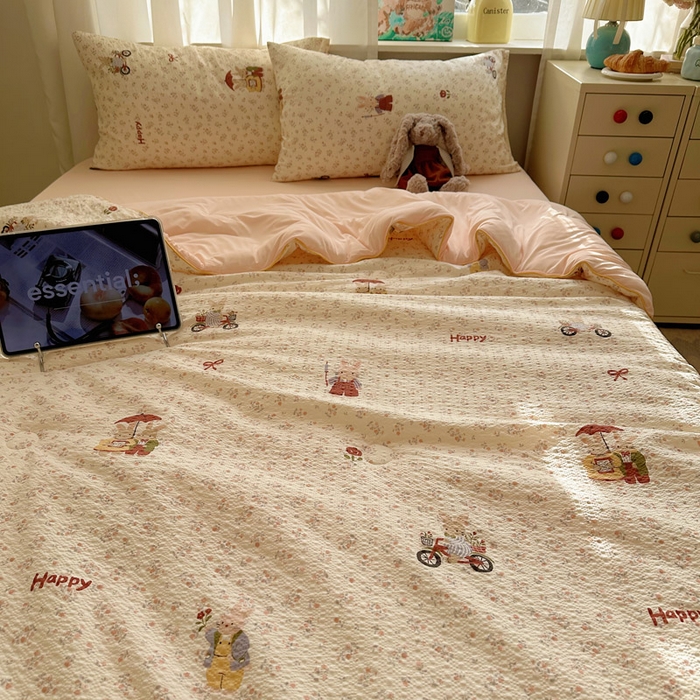 91家纺网 家纺一手货源 找家纺 几禾 2026新款泡芙纱单夏被夏凉被空调被-凉糖系列（凉而不冰的触感，清凉与柔软兼得） 凉糖-躲雨小兔