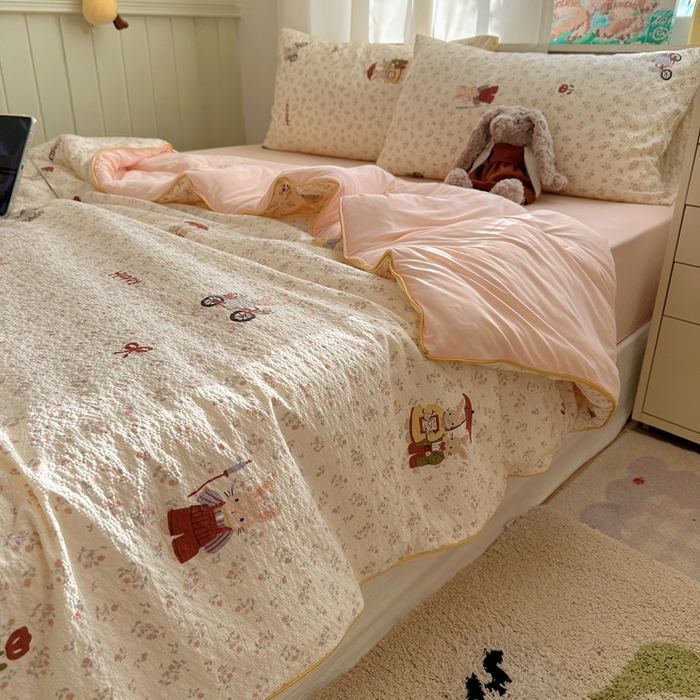 91家纺网 家纺一手货源 找家纺 几禾 2026新款泡芙纱单夏被夏凉被空调被-凉糖系列（凉而不冰的触感，清凉与柔软兼得） 凉糖-躲雨小兔