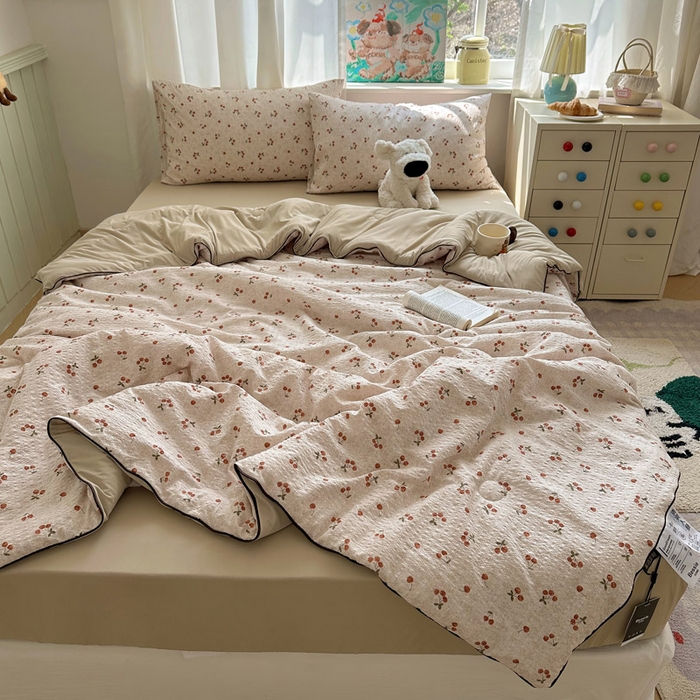 91家纺网 家纺一手货源 找家纺 几禾 2026新款泡芙纱单夏被夏凉被空调被-凉糖系列（凉而不冰的触感，清凉与柔软兼得） 凉糖-酒渍樱桃