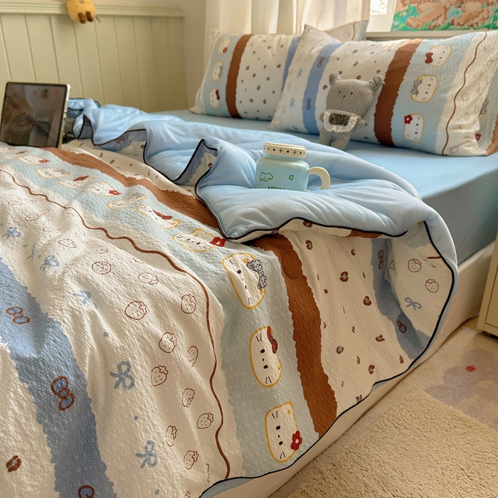 91家纺网 家纺一手货源 找家纺 几禾 2026新款泡芙纱单夏被夏凉被空调被-凉糖系列（凉而不冰的触感，清凉与柔软兼得） 凉糖-可可小猫条