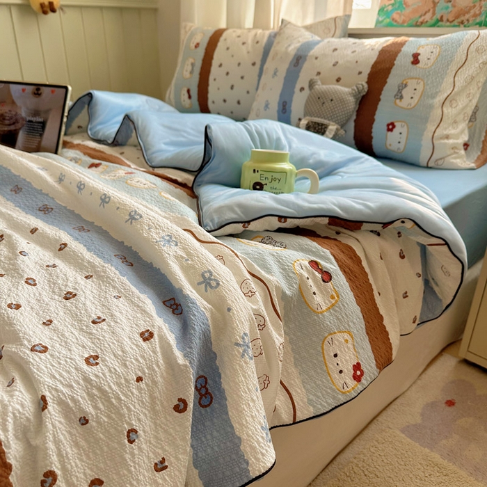 91家纺网 家纺一手货源 找家纺 几禾 2026新款泡芙纱单夏被夏凉被空调被-凉糖系列（凉而不冰的触感，清凉与柔软兼得） 凉糖-可可小猫条