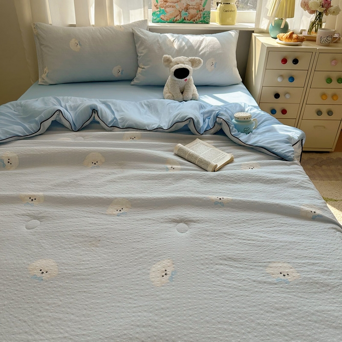 91家纺网 家纺一手货源 找家纺 几禾 2026新款泡芙纱单夏被夏凉被空调被-凉糖系列（凉而不冰的触感，清凉与柔软兼得） 凉糖-蓝领结狗