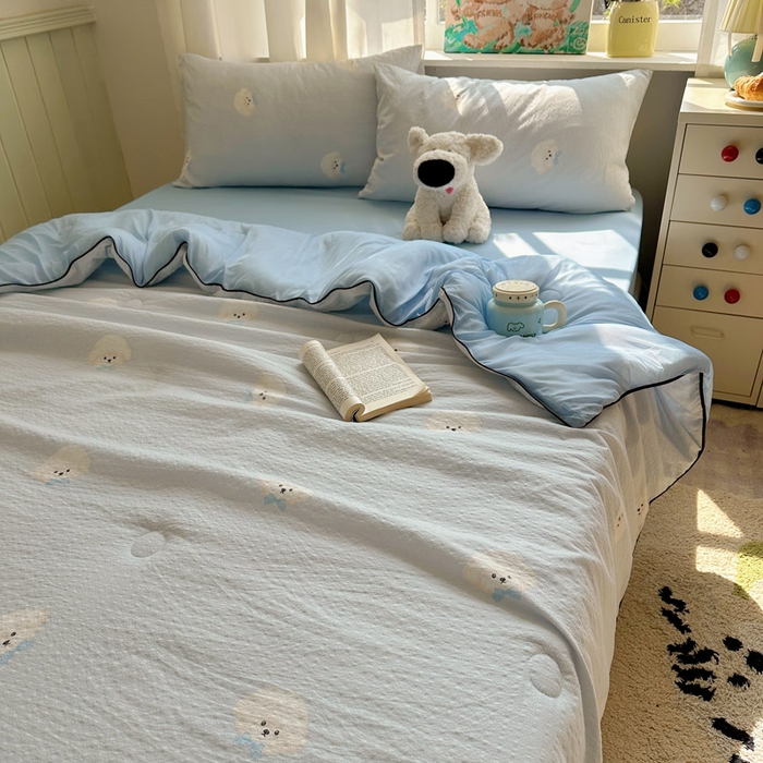 91家纺网 家纺一手货源 找家纺 几禾 2026新款泡芙纱单夏被夏凉被空调被-凉糖系列（凉而不冰的触感，清凉与柔软兼得） 凉糖-蓝领结狗