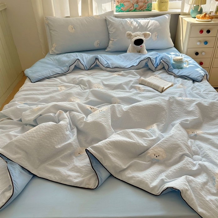 91家纺网 家纺一手货源 找家纺 几禾 2026新款泡芙纱单夏被夏凉被空调被-凉糖系列（凉而不冰的触感，清凉与柔软兼得） 凉糖-蓝领结狗