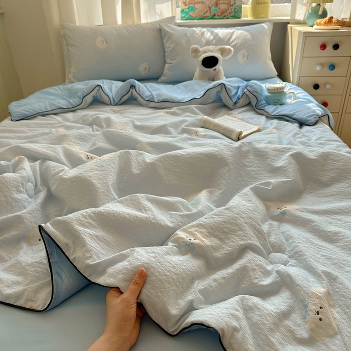 91家纺网 家纺一手货源 找家纺 几禾 2026新款泡芙纱单夏被夏凉被空调被-凉糖系列（凉而不冰的触感，清凉与柔软兼得） 凉糖-蓝领结狗