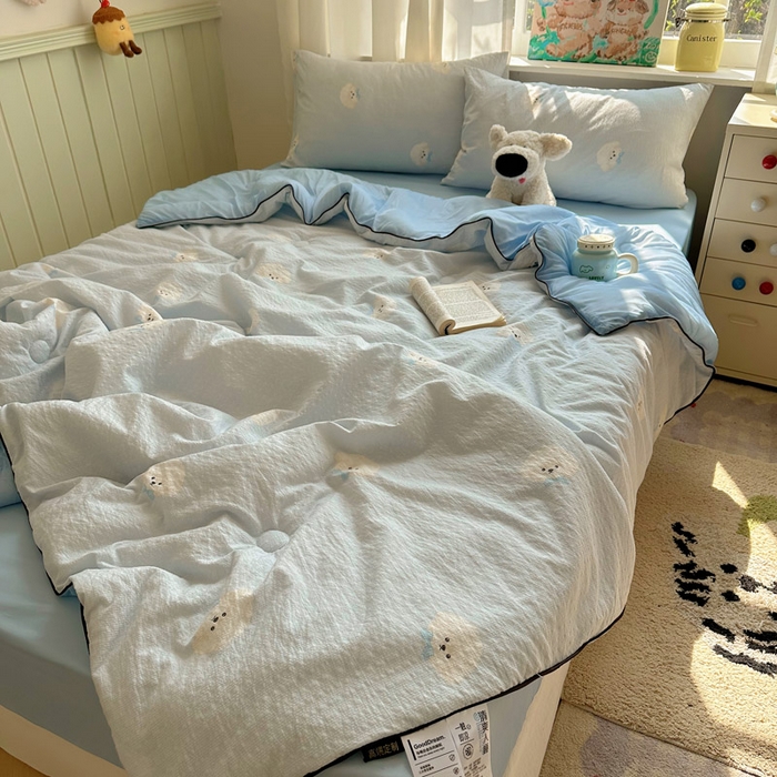 91家纺网 家纺一手货源 找家纺 几禾 2026新款泡芙纱单夏被夏凉被空调被-凉糖系列（凉而不冰的触感，清凉与柔软兼得） 凉糖-蓝领结狗