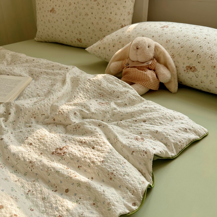 91家纺网 家纺一手货源 找家纺 几禾 2026新款泡芙纱单夏被夏凉被空调被-凉糖系列（凉而不冰的触感，清凉与柔软兼得） 凉糖-木马小花团