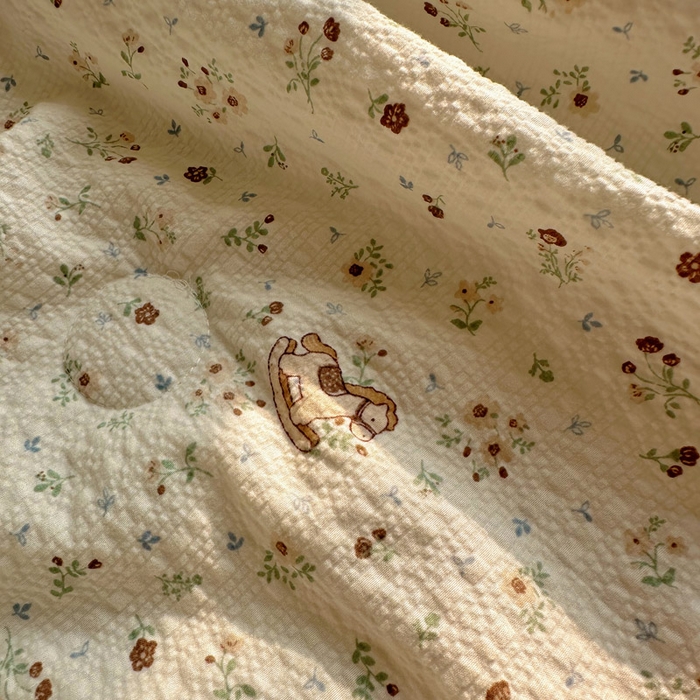 91家纺网 家纺一手货源 找家纺 几禾 2026新款泡芙纱单夏被夏凉被空调被-凉糖系列（凉而不冰的触感，清凉与柔软兼得） 凉糖-木马小花团