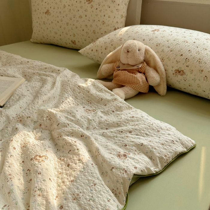 91家纺网 家纺一手货源 找家纺 几禾 2026新款泡芙纱单夏被夏凉被空调被-凉糖系列（凉而不冰的触感，清凉与柔软兼得） 凉糖-木马小花团