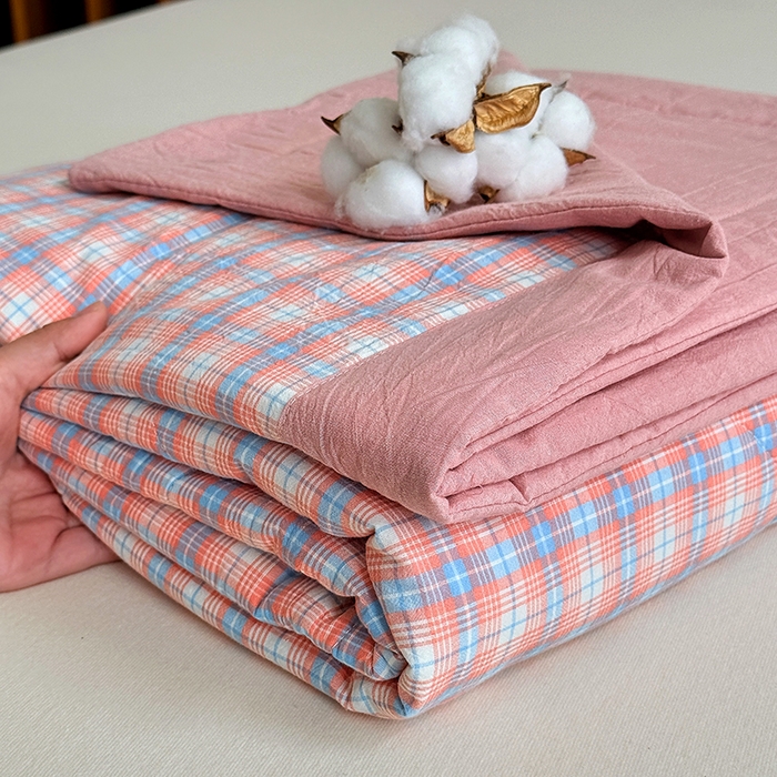 91家纺网 家纺一手货源 找家纺 家贝爱 2026新款全棉色织新疆棉花夏被夏凉被空调被 粉韵格