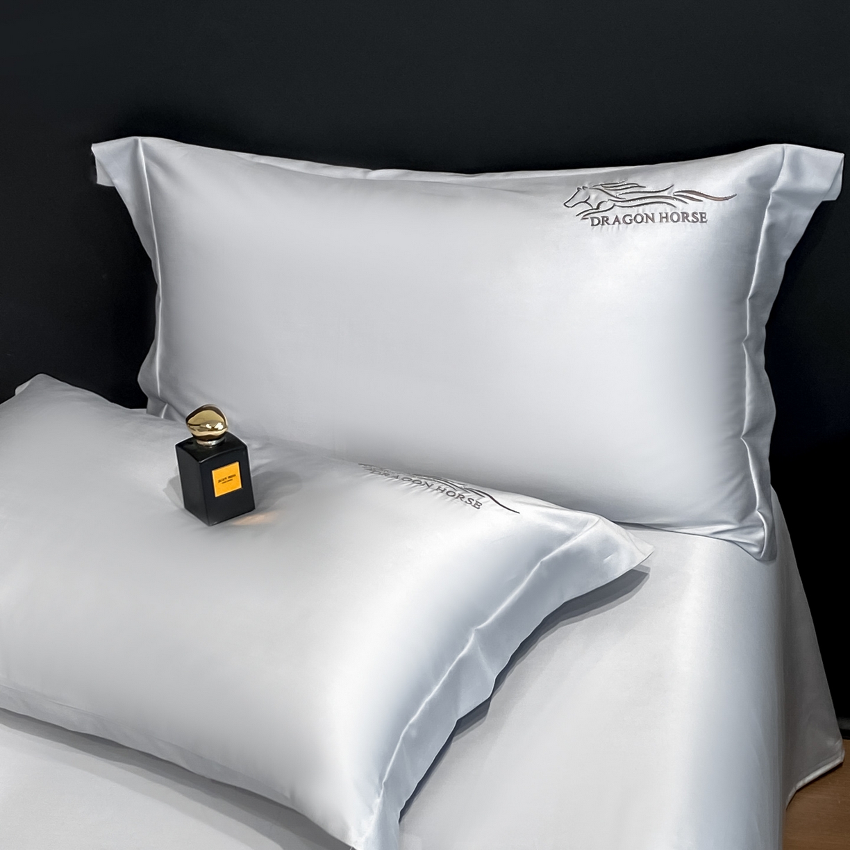 91家纺网 家纺一手货源 找家纺 （总）新方向 2026刺绣A类20%蚕丝天丝棉夏被四件套 65%60s兰精天丝 35%100支长绒棉-一马当先