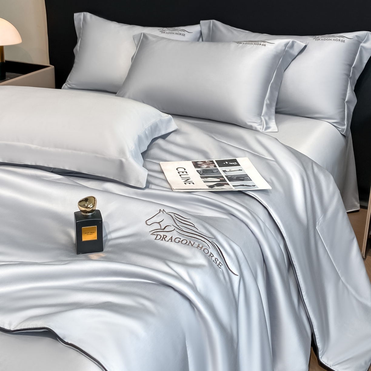 91家纺网 家纺一手货源 找家纺 （总）新方向 2026刺绣A类20%蚕丝天丝棉夏被四件套 65%60s兰精天丝 35%100支长绒棉-一马当先