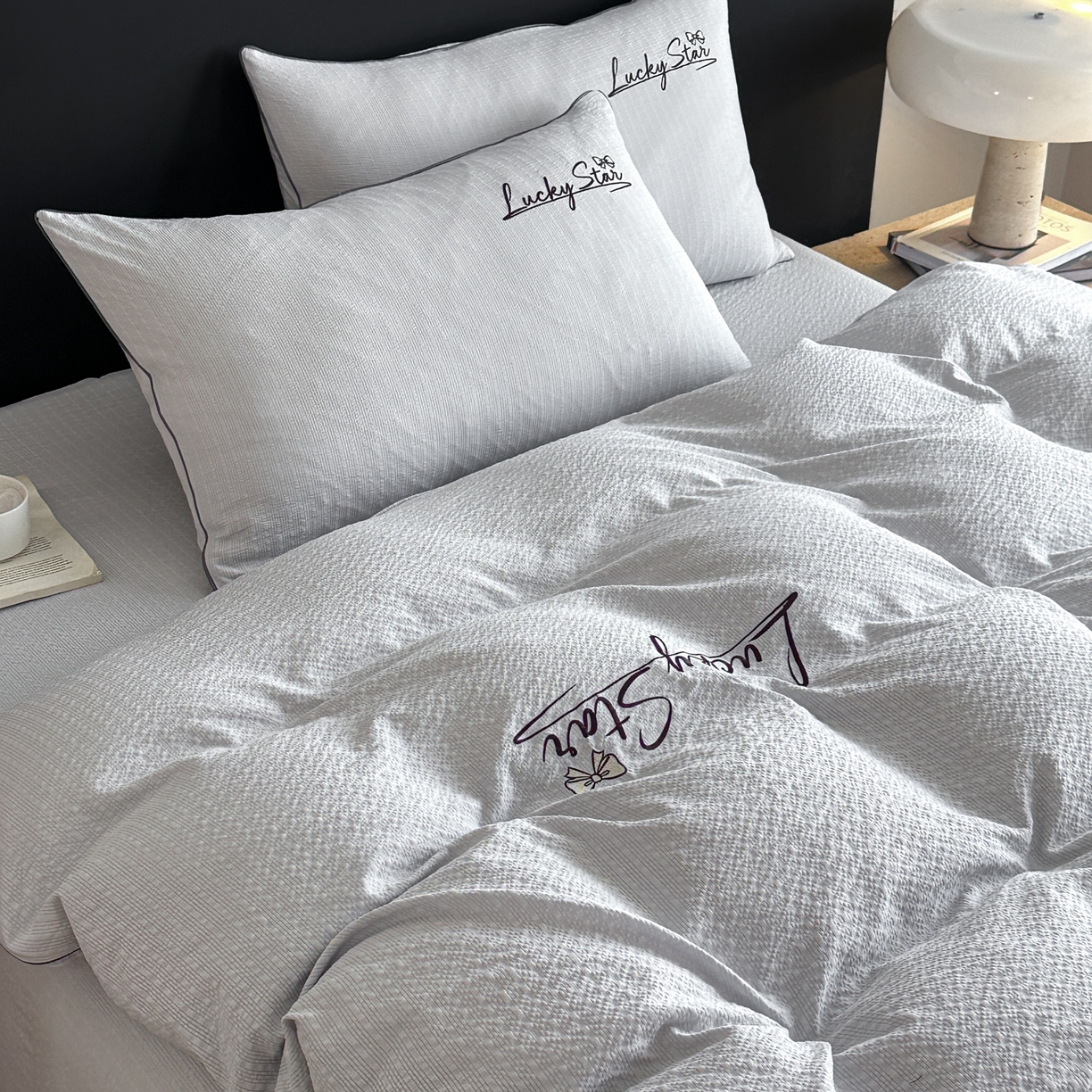 91家纺网 家纺一手货源 找家纺 利欧 2026新款水洗棉四件套提花四件套刺绣四件套-幸运 幸运灰