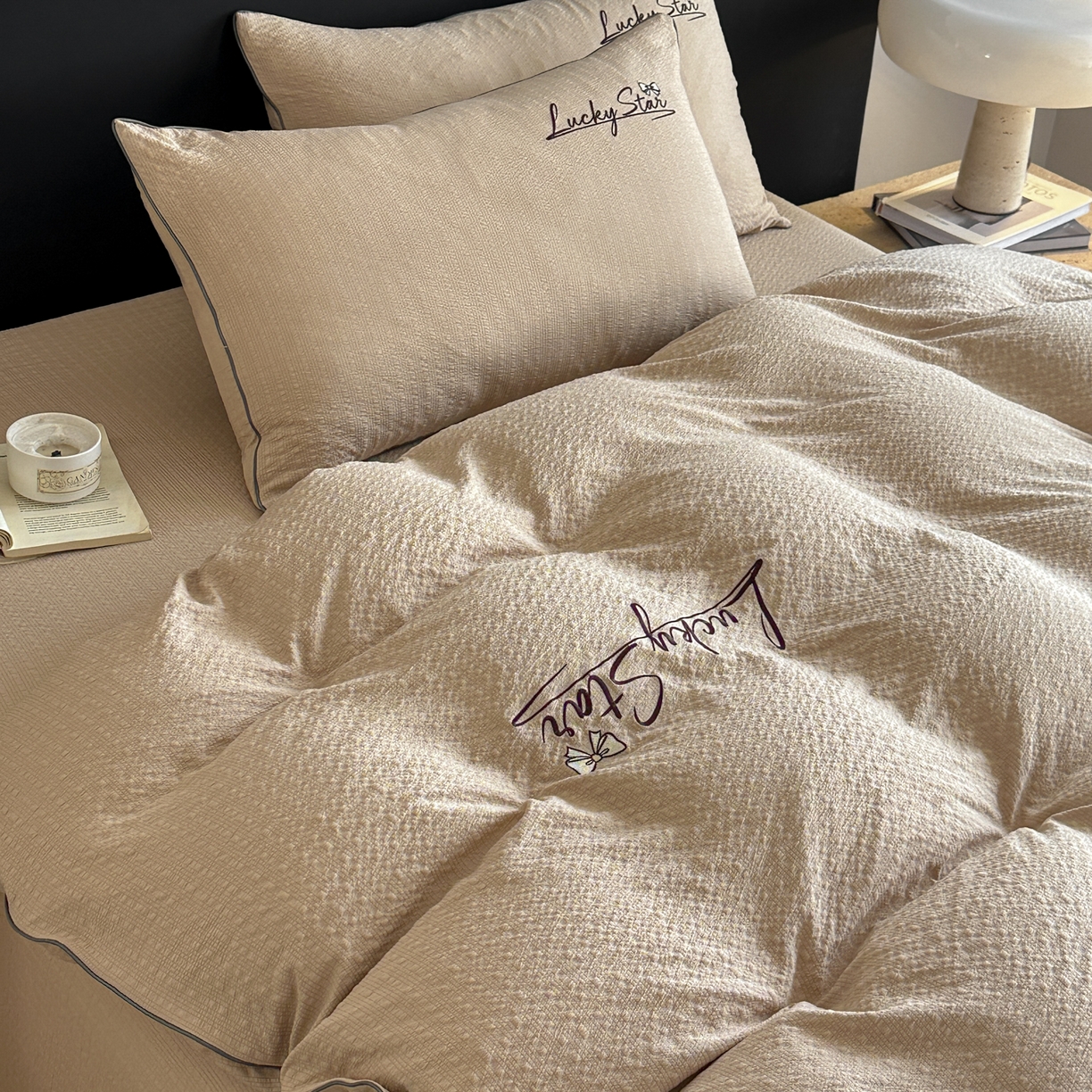 91家纺网 家纺一手货源 找家纺 利欧 2026新款水洗棉四件套提花四件套刺绣四件套-幸运 幸运驼