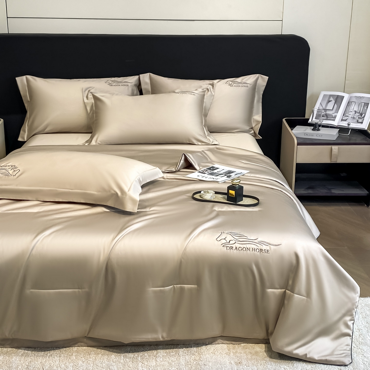 91家纺网 家纺一手货源 找家纺 新方向 2026新款刺绣A类20%蚕丝天丝棉夏被四件套一马当先 一马当先-香槟