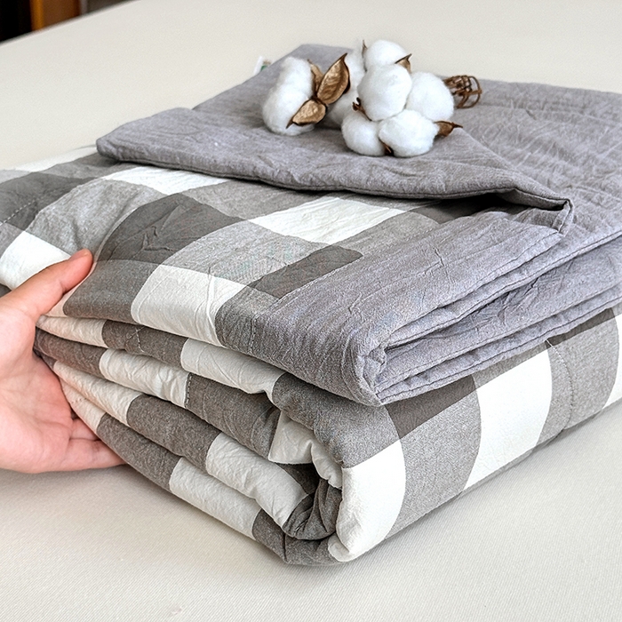 91家纺网 家纺一手货源 找家纺 家贝爱 2026新款全棉色织新疆棉花夏被夏凉被空调被 中灰格